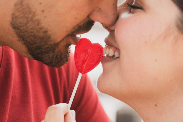 How to Be a Good Kisser: Perfect Your Skills 