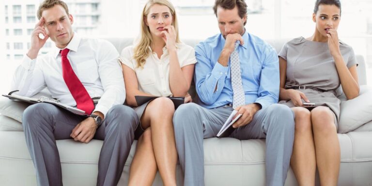 Body language signs that reveal attraction and interest